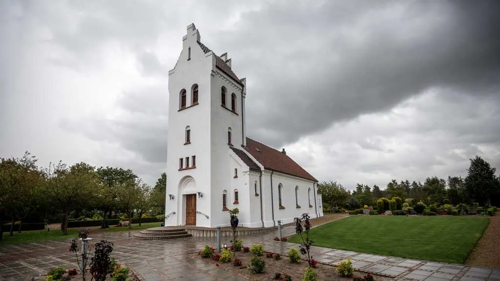 Faurholt-Kirke---VisitHerning---Original-(1)