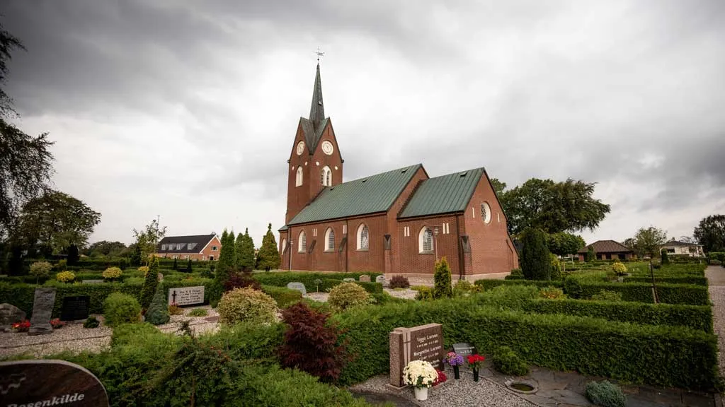 Isenvad-Kirke---VisitHerning---Original-(1)
