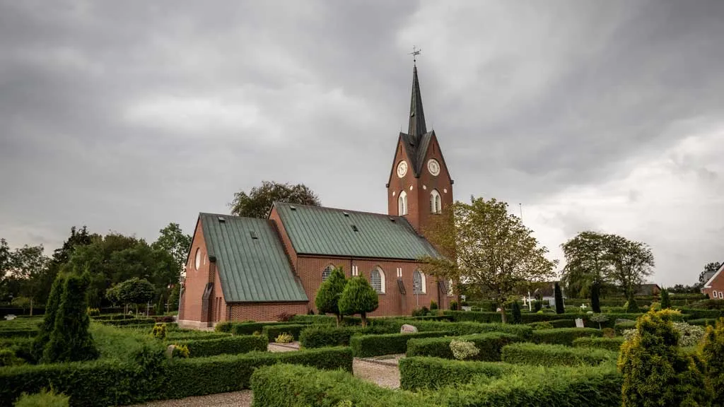 Isenvad-Kirke---VisitHerning---Original-(2)