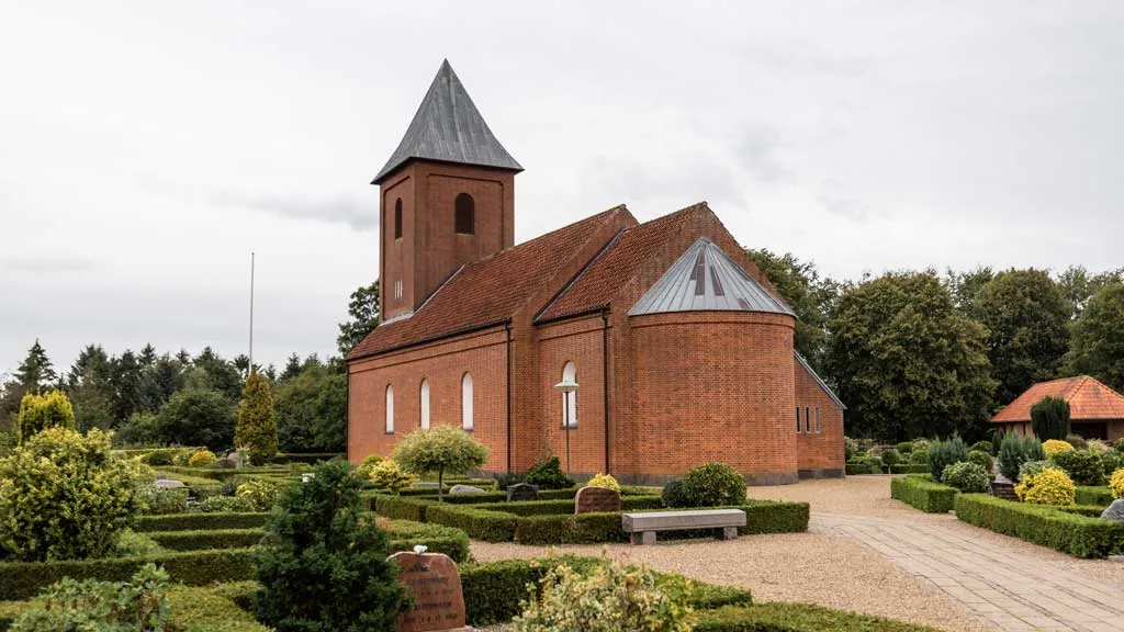 Engesvang-Kirke---VisitHerning---Original-(1)