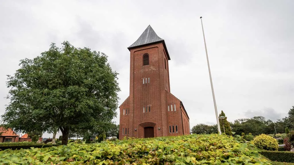 Engesvang-Kirke---VisitHerning---Original-(2)