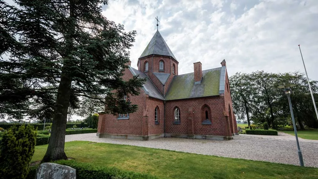 Skærlund-Kirke---VisitHerning---Original-(3)