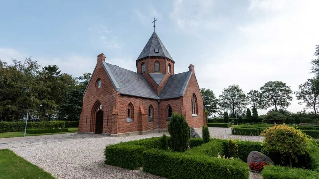 Skærlund-Kirke---VisitHerning---Original-(6)