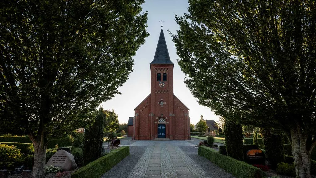 Gludsted-Kirke---VisitHerning---Original-(1)