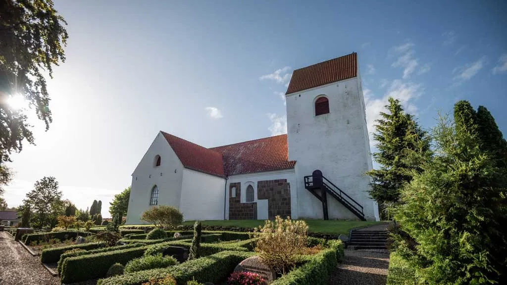 Ejstrup-Kirke---VisitHerning---Original-(1)