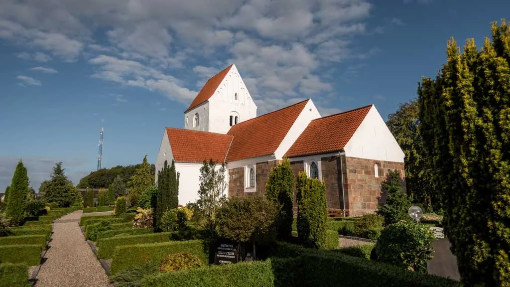 Ejstrup-Kirke---VisitHerning---Original-(3)