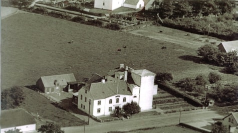 Старий чорно-білий аерофотознімок арешту Б’єрре