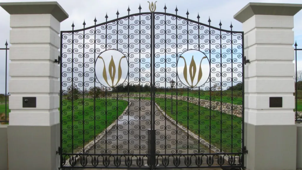 Rohden Manor gate