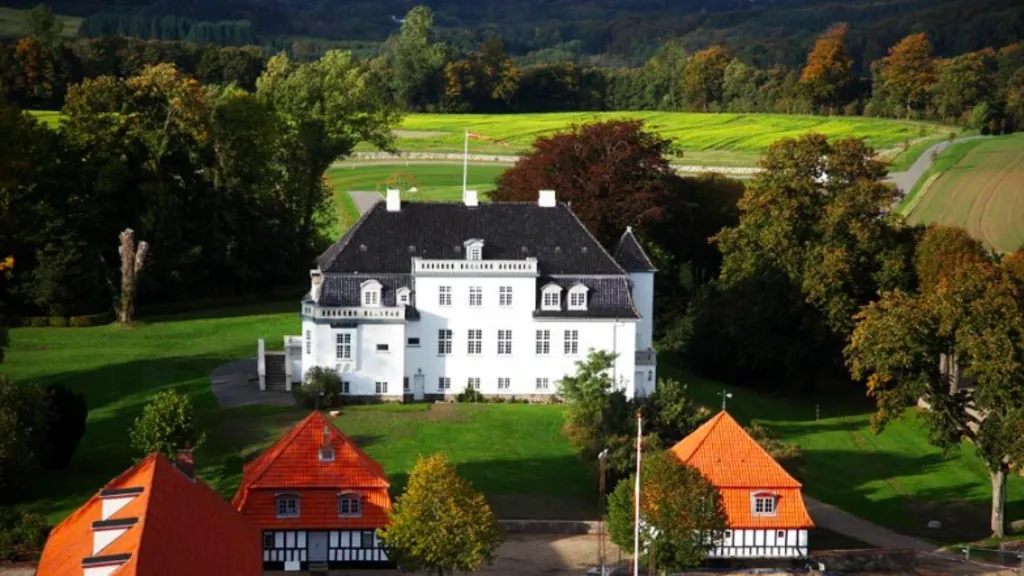 Rohden Manor seen from the air