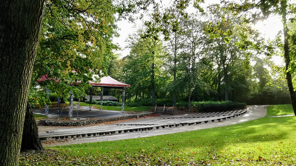 Pavilion står placeret ved friluftscene i Caroline Amalie Lunden