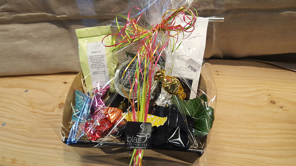 A gift basket with specialties from Blas Kaffe & The