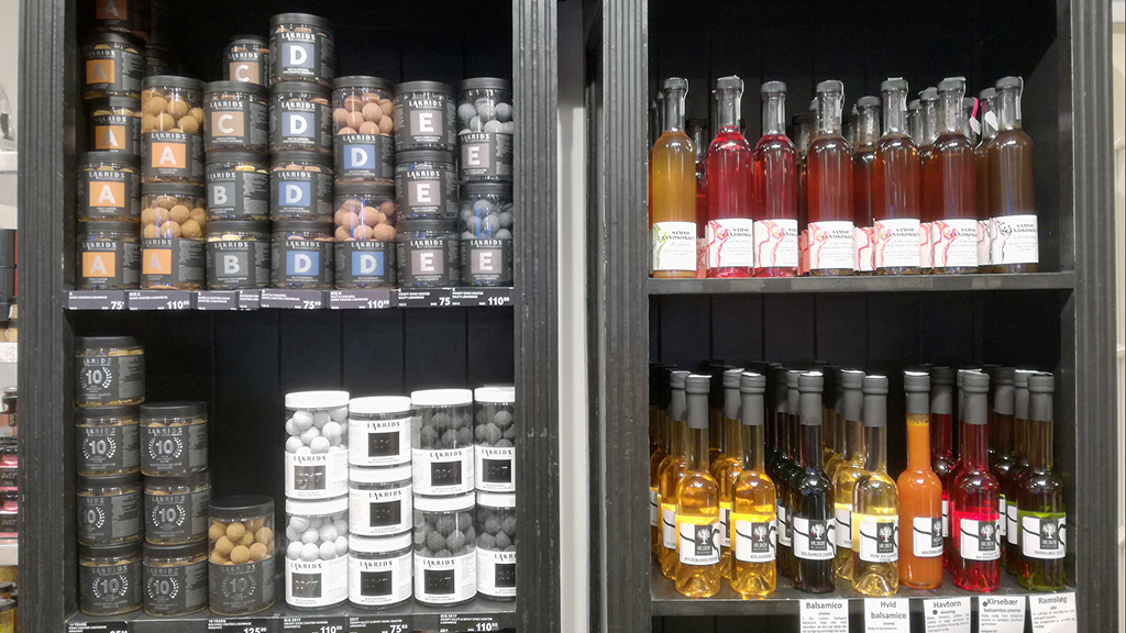 Various delicacies on the shelves at Blas Kaffe og The