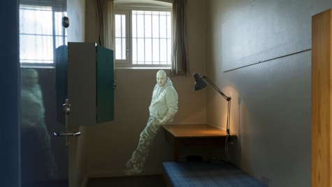 Живе спілкування в камері в музеї в’язниці в Хорсенсі