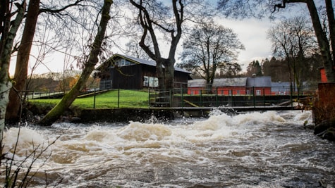 Stærk strøm i kanal ved Klostermølle