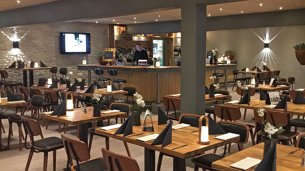 Das Restaurant The Good Company im Hotel Pejsegården in Brædstrup, von innen gesehen.