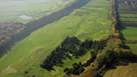 Stensballegaard Golfklubs baner set fra luften