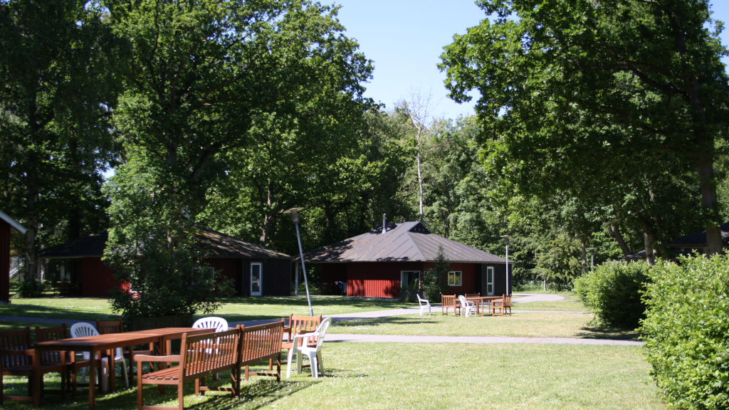Holiday cottage in a park-like area at Hou Søsportcenter