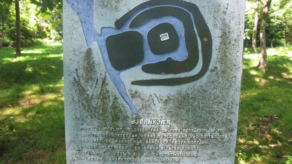 Informationsskilt ved Bjørnkærs ruiner