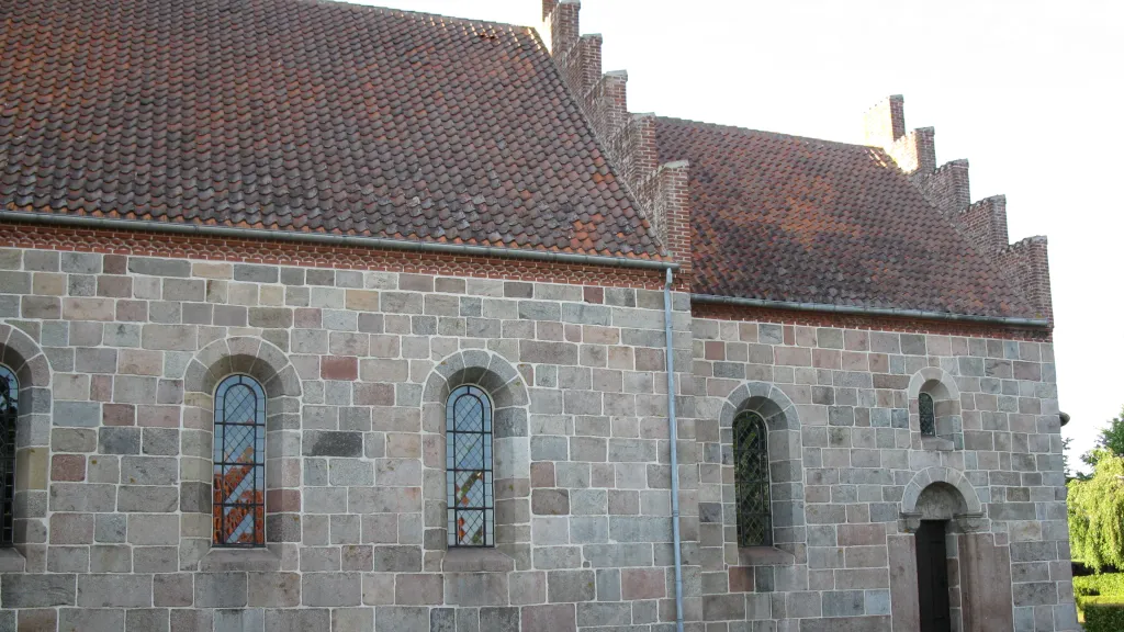 Gosmer Kirke set udefra