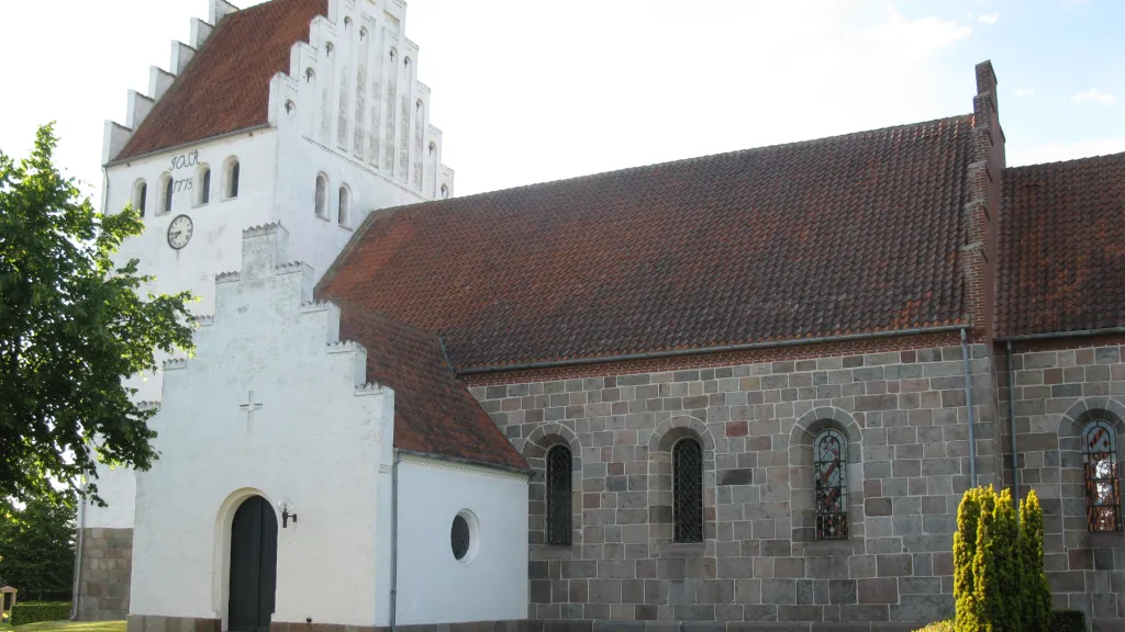 Våbenhuset på Gosmer Kirke ved Odder