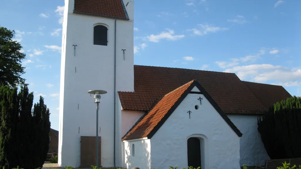 vaabenhuset-paa-halling-kirke