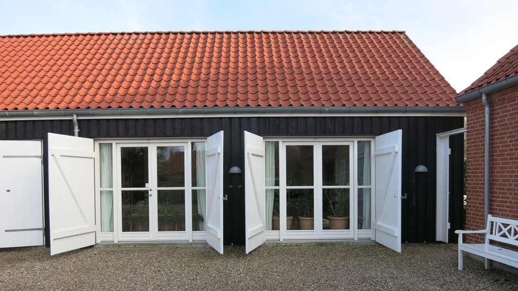 Glass doors at the entrance to the Gæstehus B&B in Haldrup