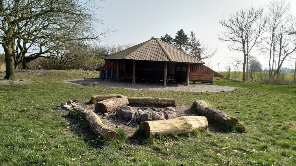 Campfire site in front of a shelter at Hølken Beach
