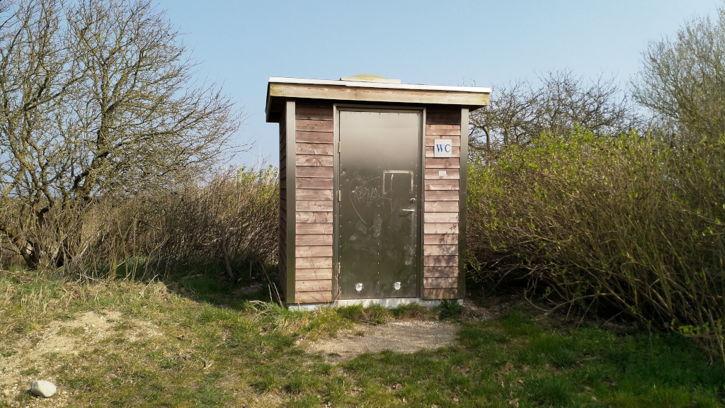 Public toilet at the nature campsite by Hølken Beach