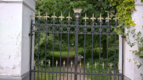 Вхідні ворота до парку замку Боллер поблизу Хорсенса