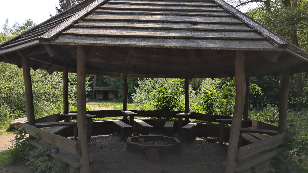 Grill hut near the shelters by Egebjerg Lake