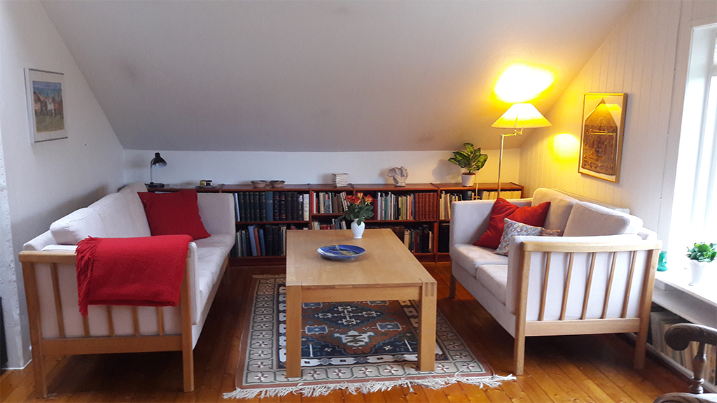 The living room of the holiday apartment at Galleri Kirkesvinget on Hjarnø