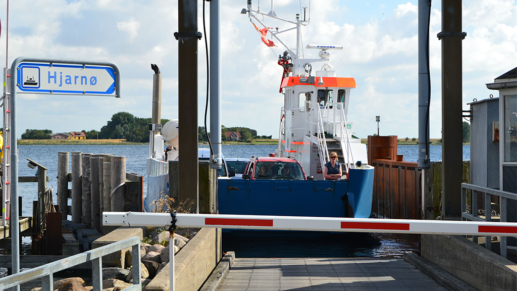 The Hjarnø ferry is in the harbor