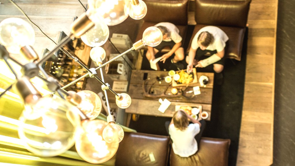 Industrial chandelier hanging over the table at Café Gran in Horsens