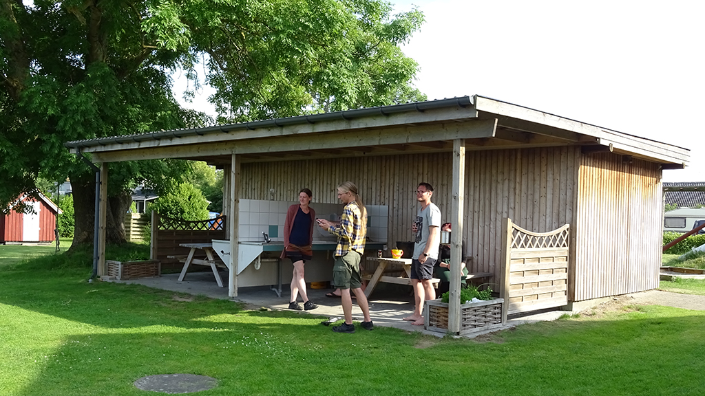Covered outdoor kitchen at Hjarnø Camping