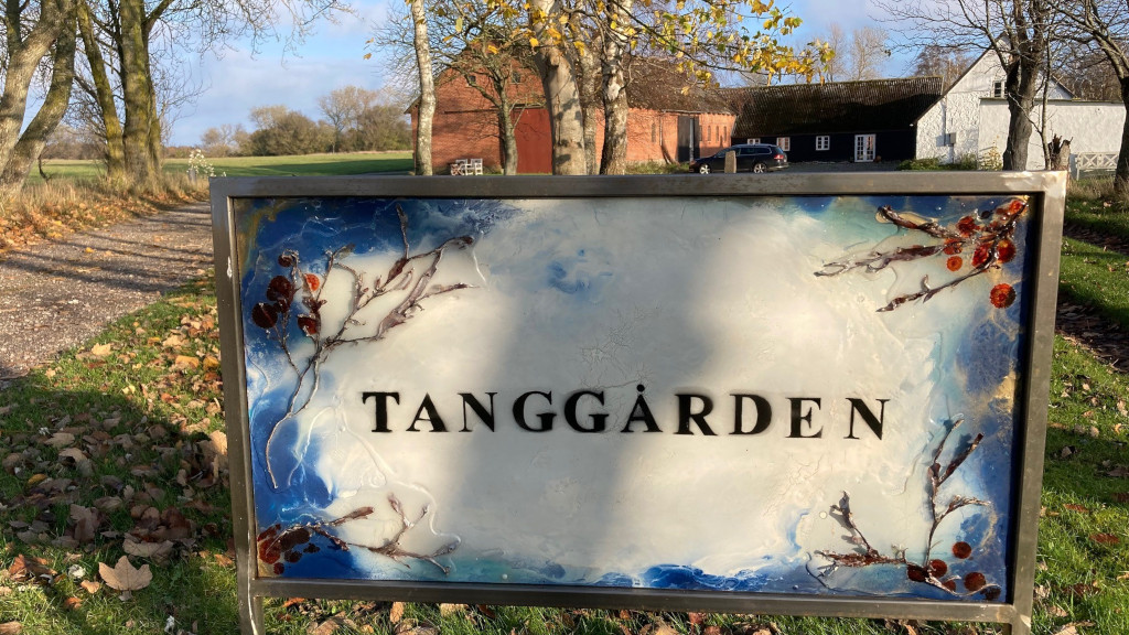Sign in front of the entrance to Tanggården on Endelave