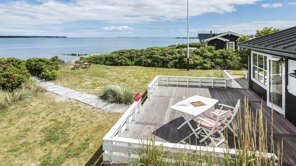 Aerial photo of a summer house with a sea view on the Danish east coast