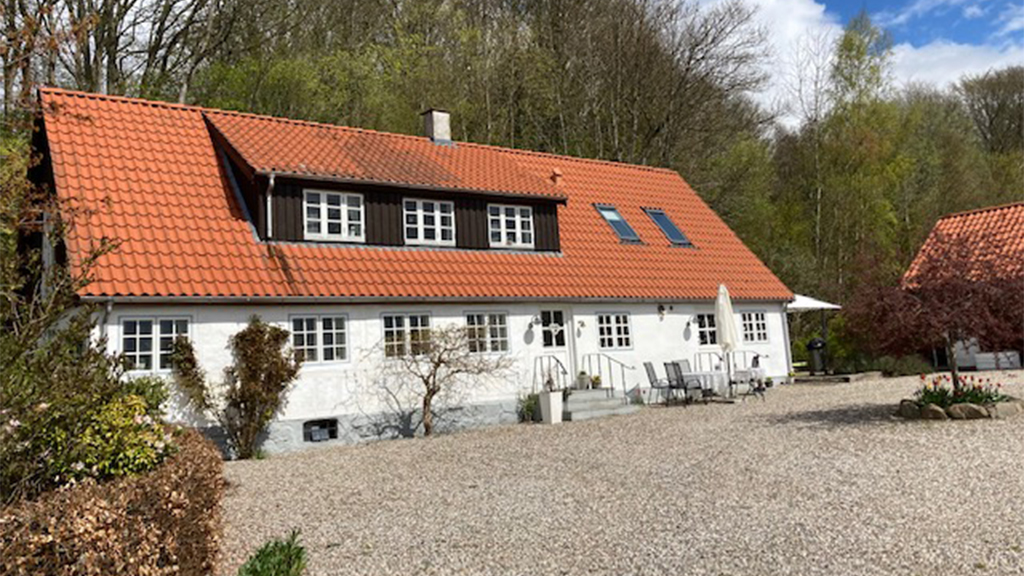 Dyrekærhuset viewed from the courtyard