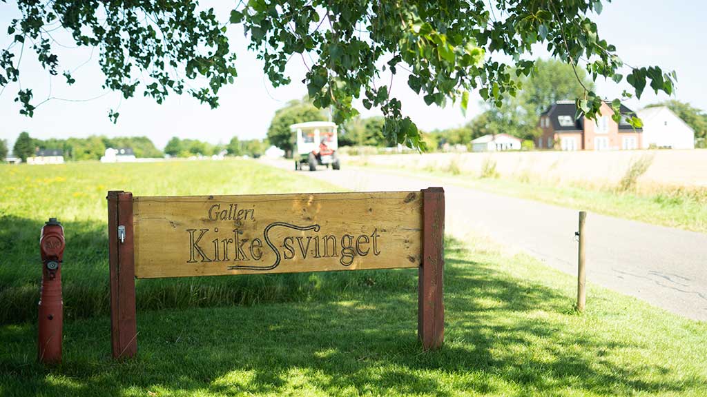 Sign at Galleri Kirkesvinget on Hjarnø