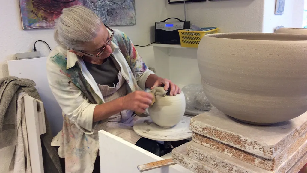Kvinder laver porcelæn