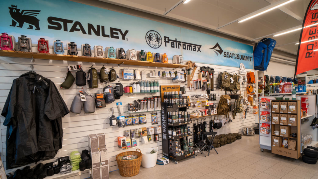 Sleeping bags, stoves, and other outdoor equipment at Effektlageret in Horsens