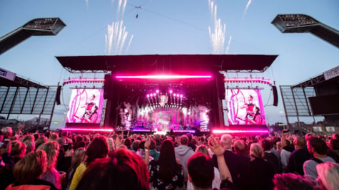 Fyrværkeri på scenen til koncert med Pink på CASA Arena i Horsens