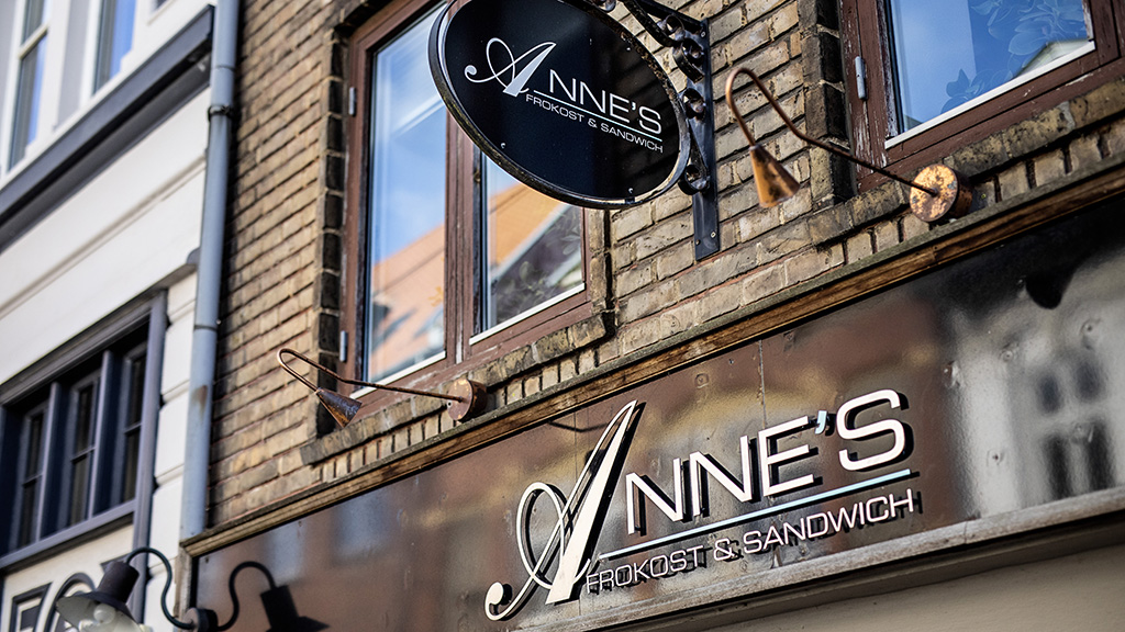 Sign at the main entrance to Anne's Frokost & Sandwich in Odder