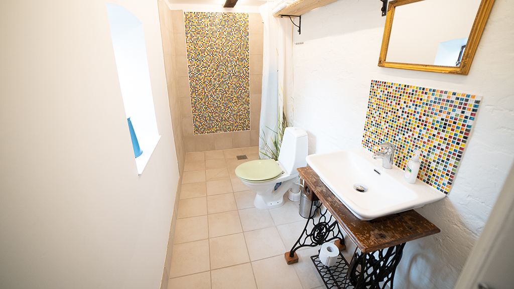 Narrow bathroom in a holiday apartment