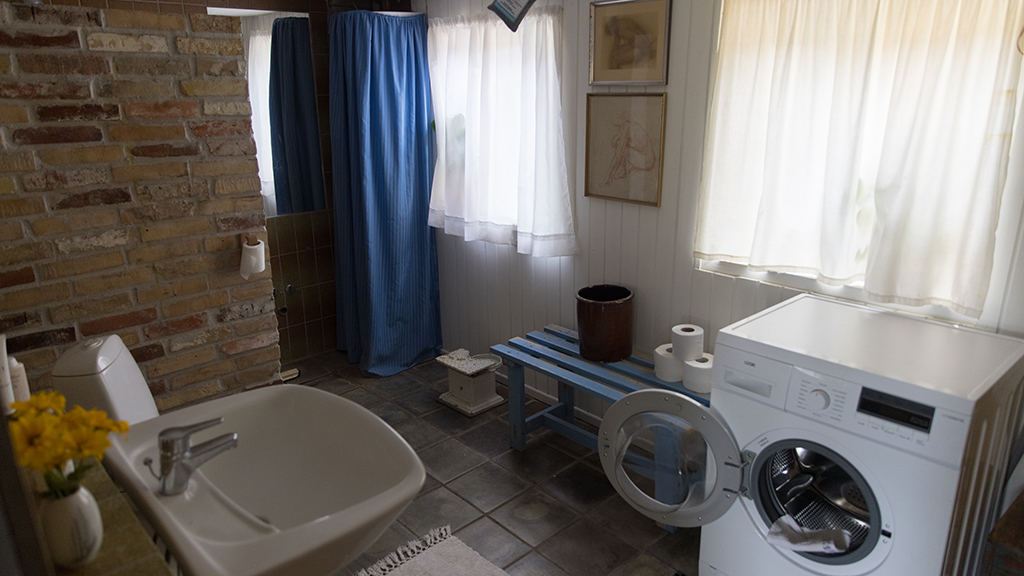 Bathroom at Louises Pensionat with a washing machine