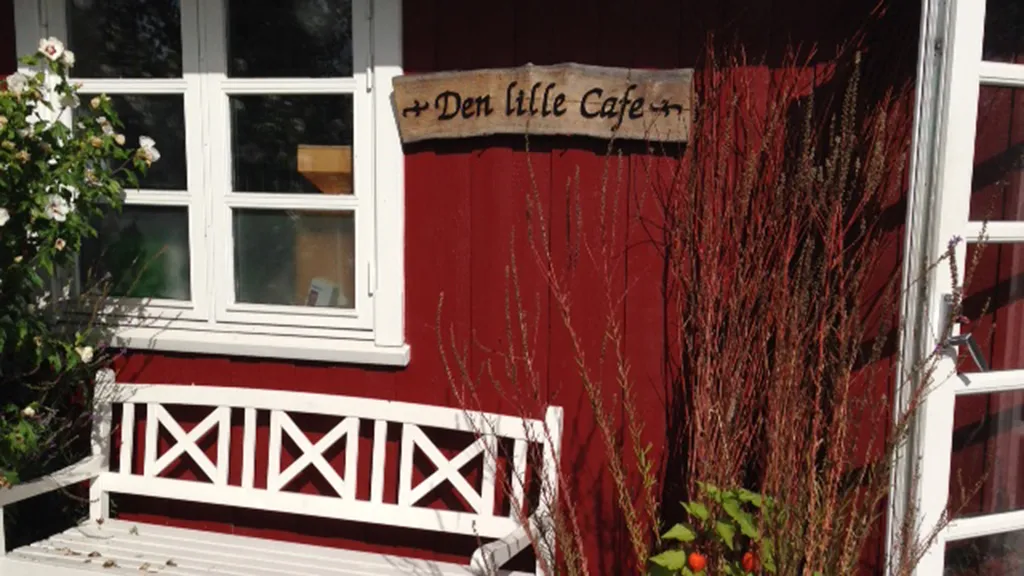 Klappedyr, geder, cafe, og planter hos Økologiens besøgshave i Odder Jylland