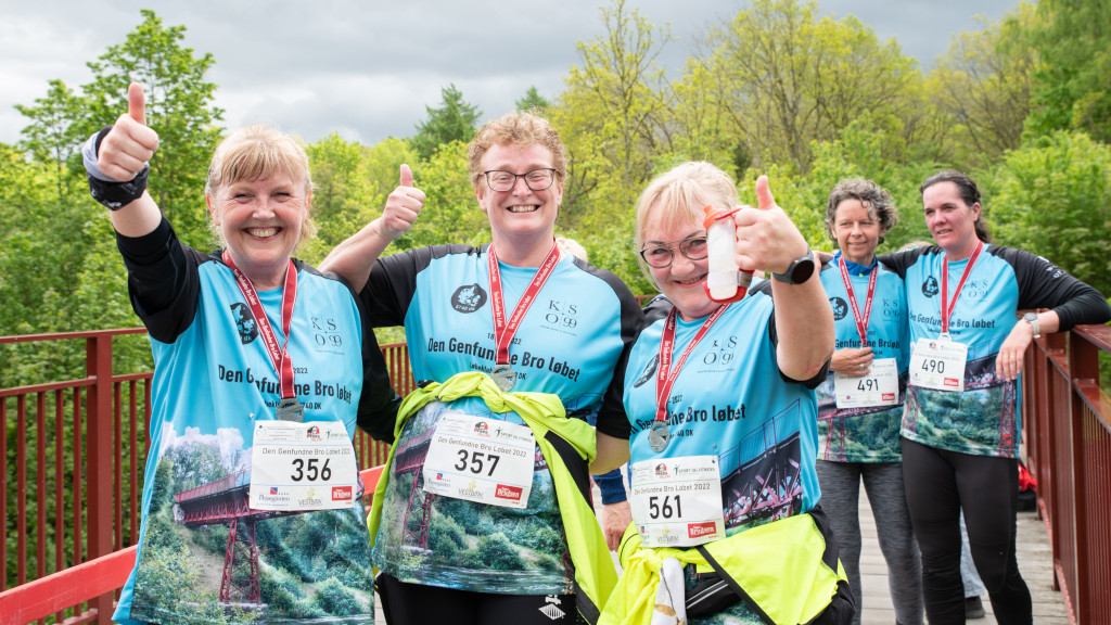 Women with medals from Den Genfundne Bro Løbet