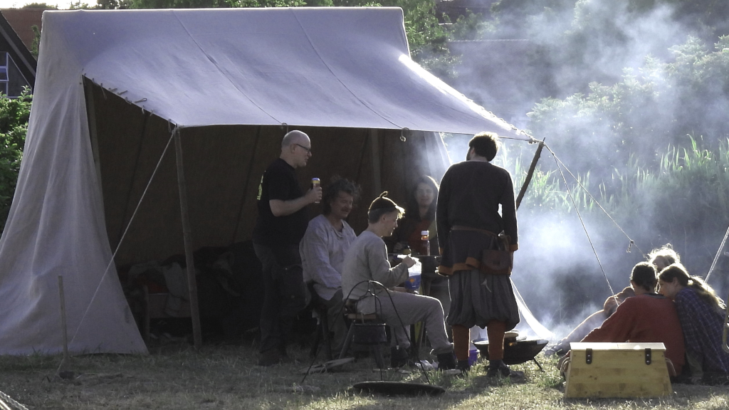 Cosy time by the fire at the Tunø Viking Camp.