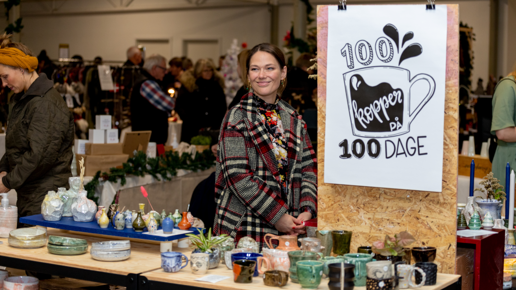 Stall with ceramic mugs at the Christmas market 'Jul på FÆNGSLET' in Horsens