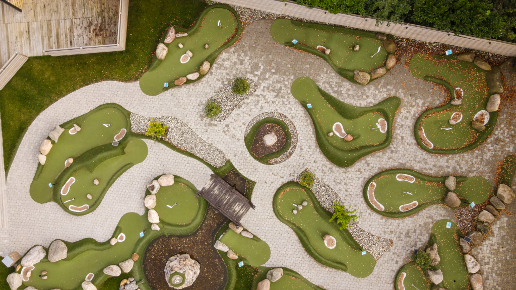 Aerial photo of Strandshoppen's mini golf course in Saksild