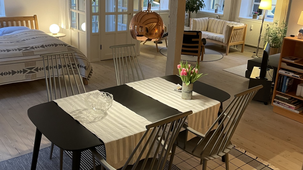 Dining table in the Sidehuset at Bødkergaarden B&B in Horsens